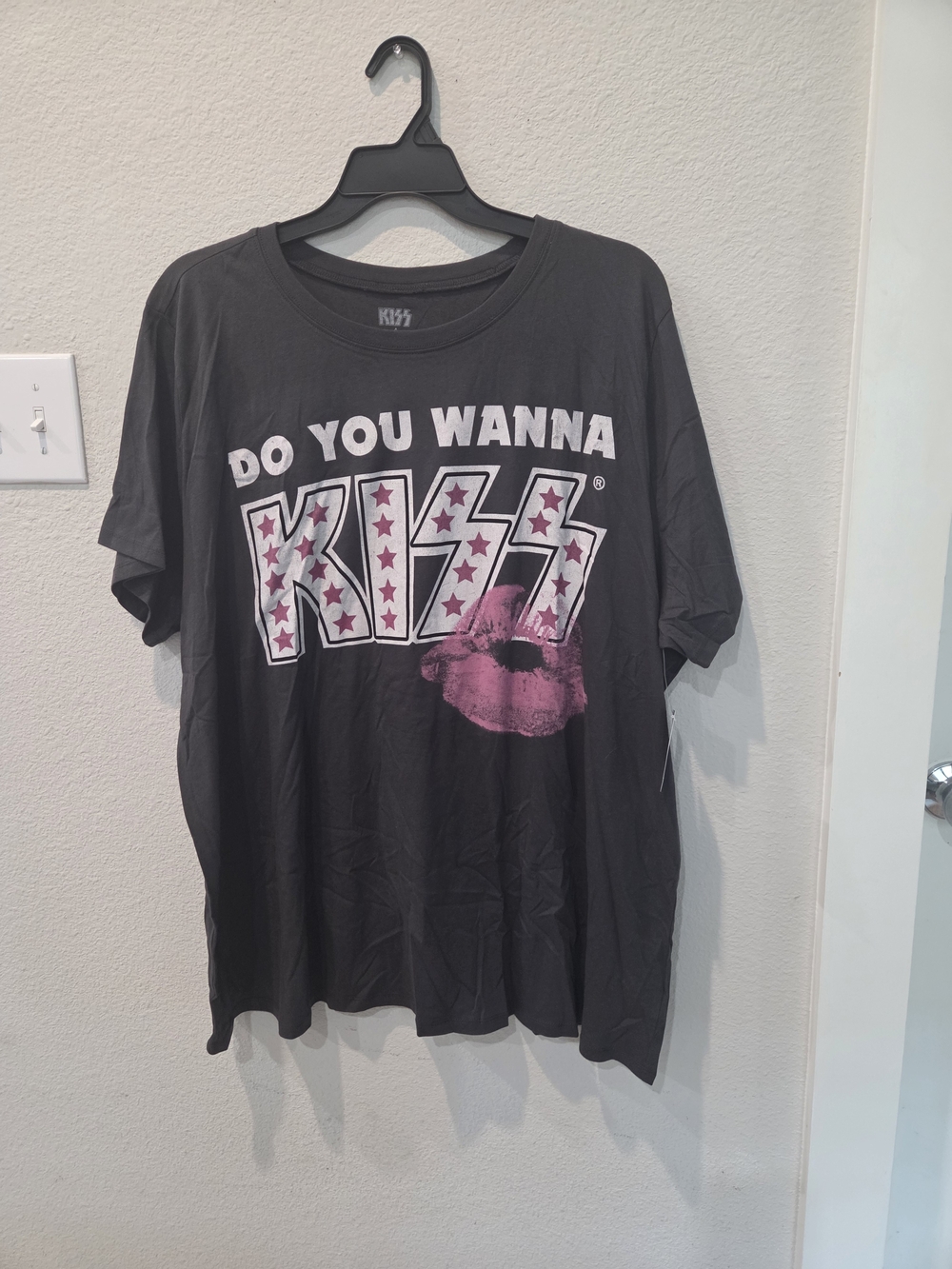 torrid Black Tee W/Pink Kiss Graphic and White KISS Logo W/Stars Plus Size 4 4X